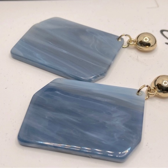 Beautiful Marble Quartz Stud Earrings - Picture 3 of 5